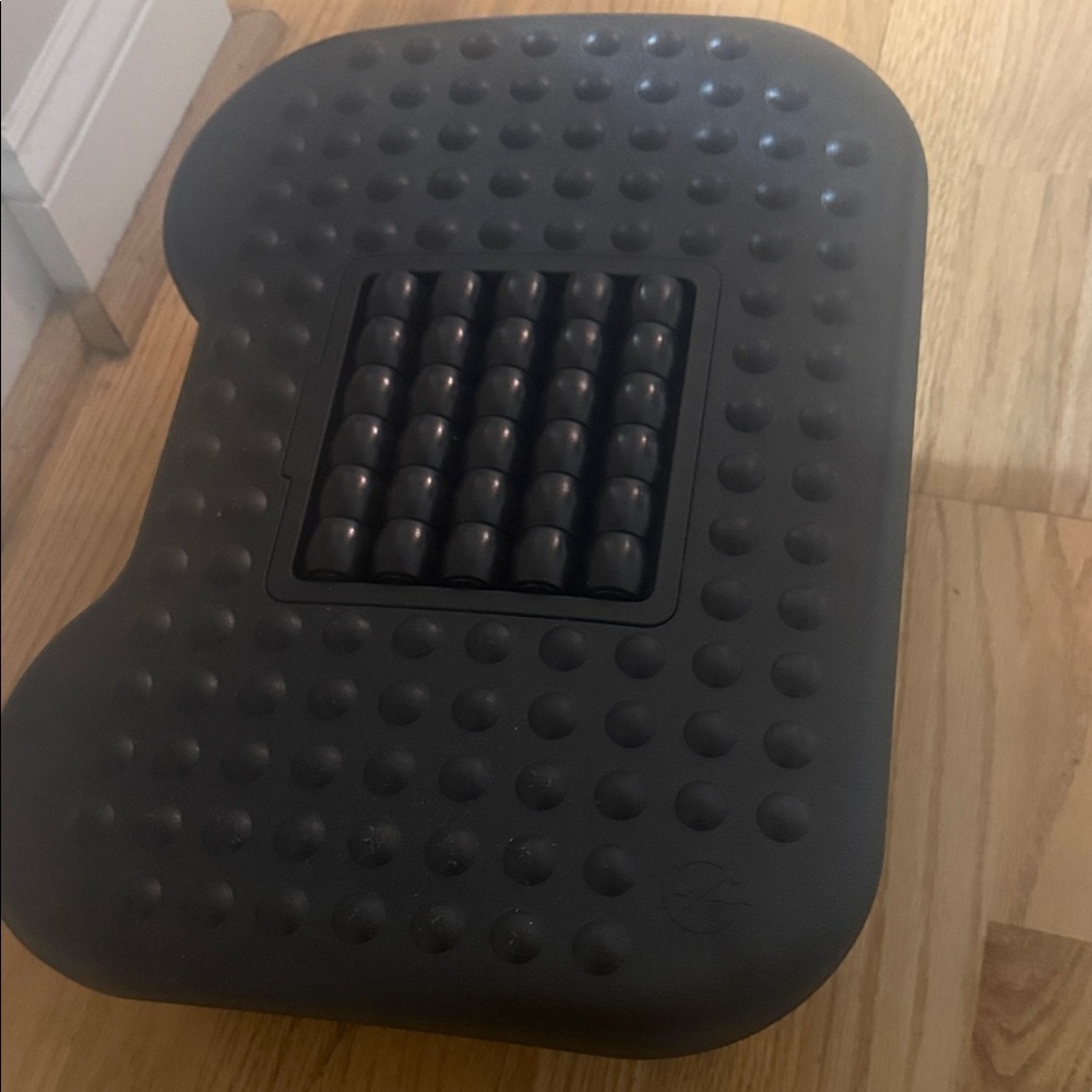 Height-adjustable under desk office foot rest